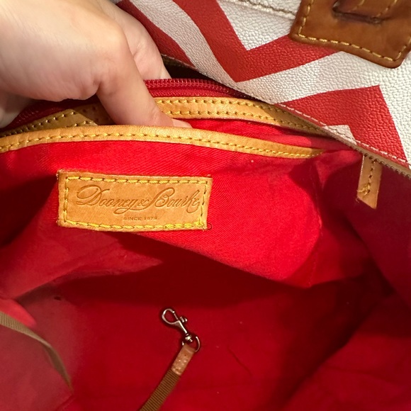 EUC Stunning RARE Chevron Dooney and Bourke large tote - Picture 4 of 12